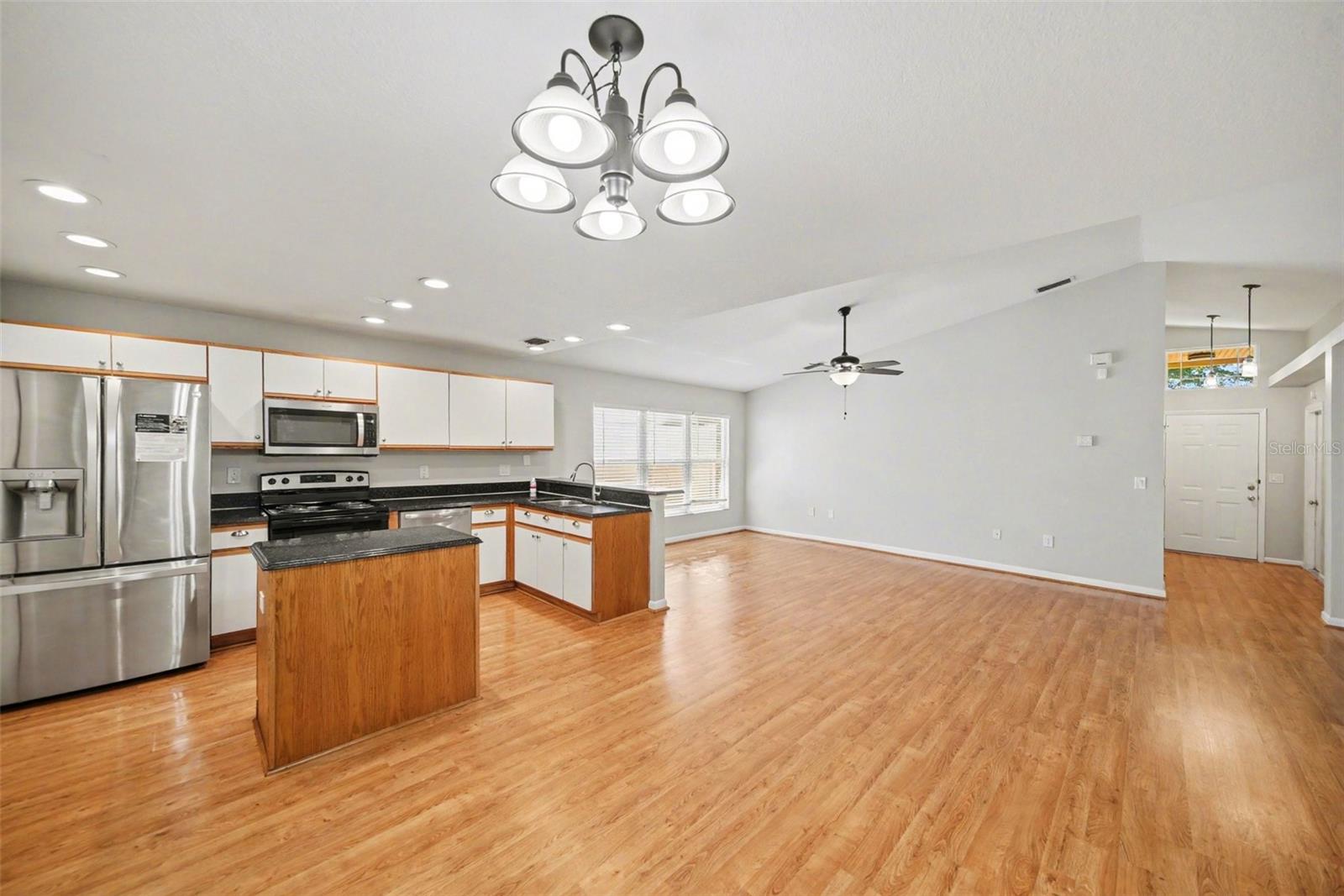 2424 CAMDEN OAKS PL — photo 15