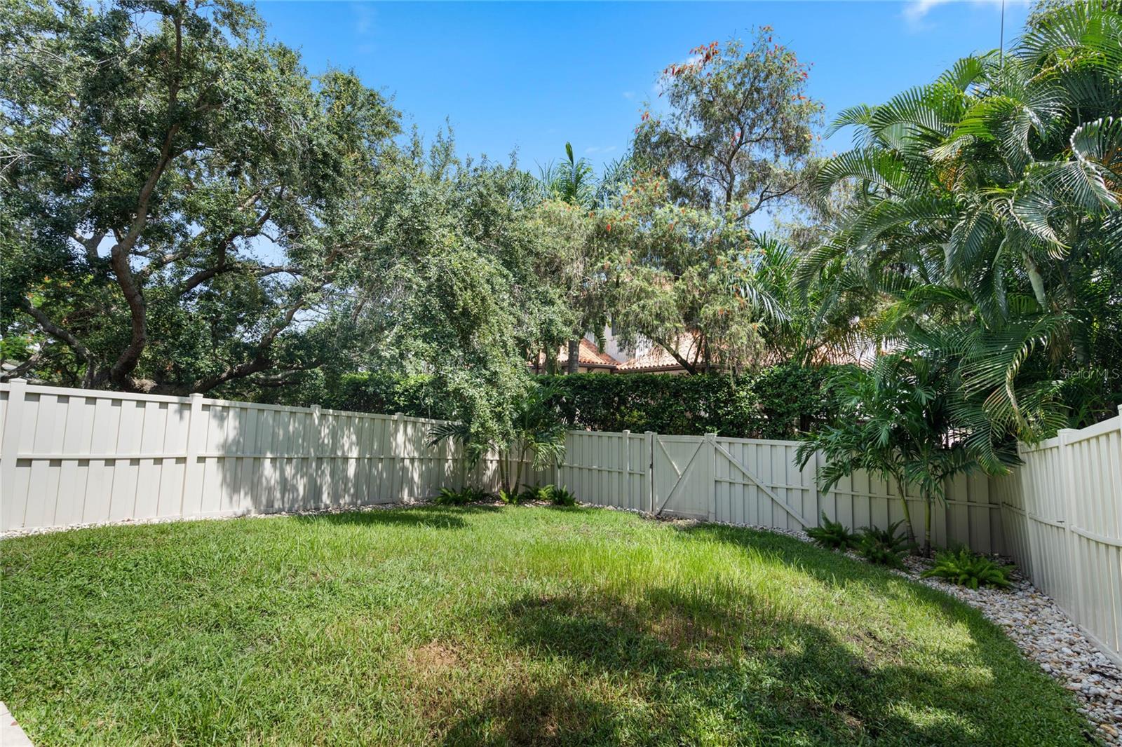 1092 SANABEL CT NE — photo 29