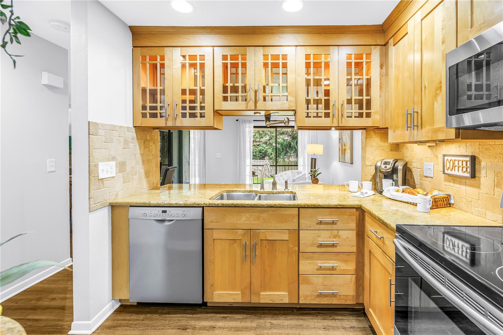 1092 SANABEL CT NE — photo 4