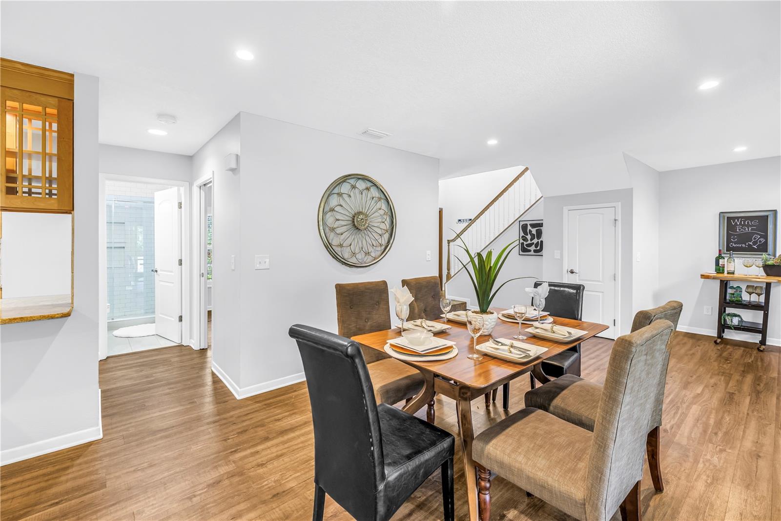 1092 SANABEL CT NE — photo 5