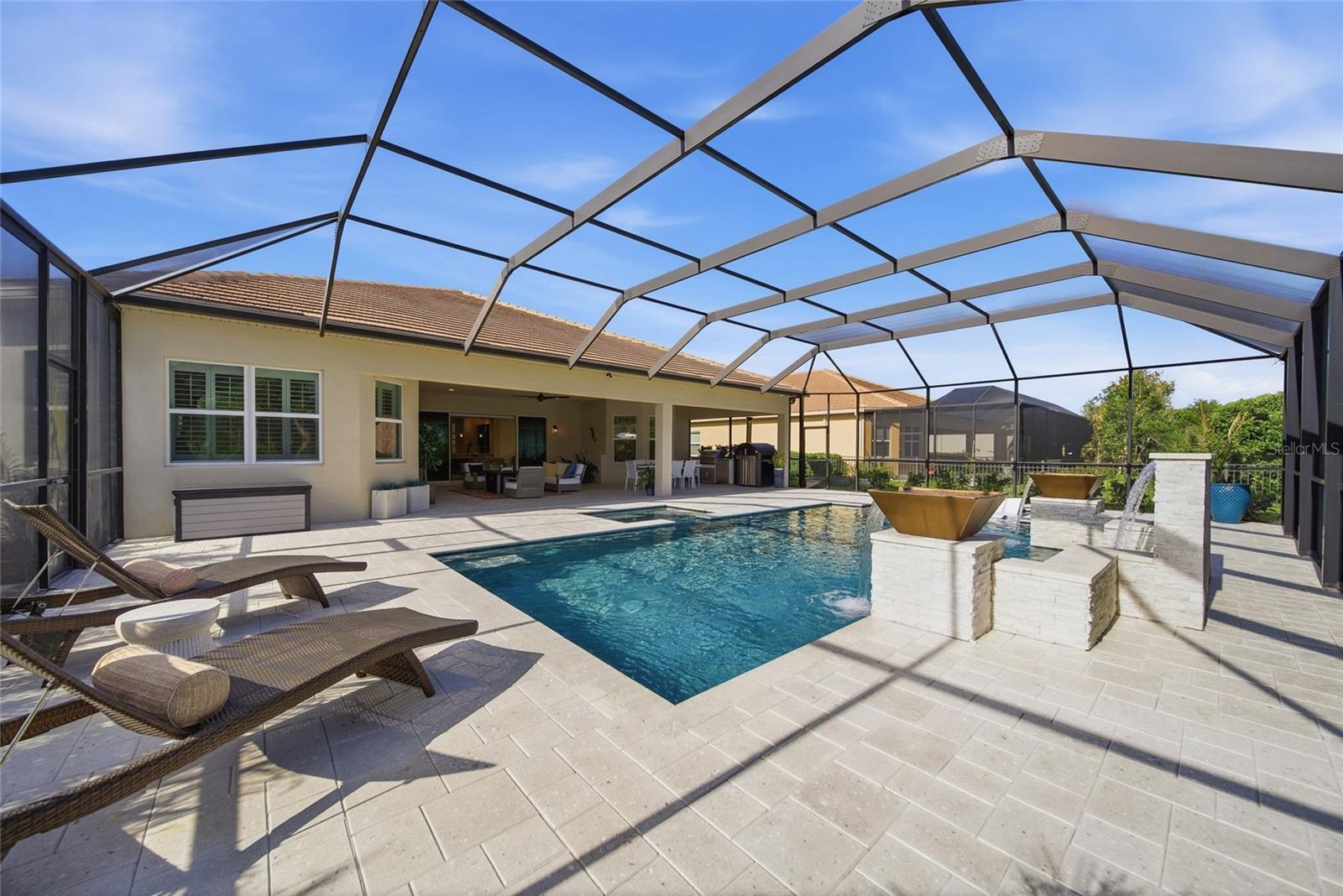 2420 COCO PALM CIR — photo 2