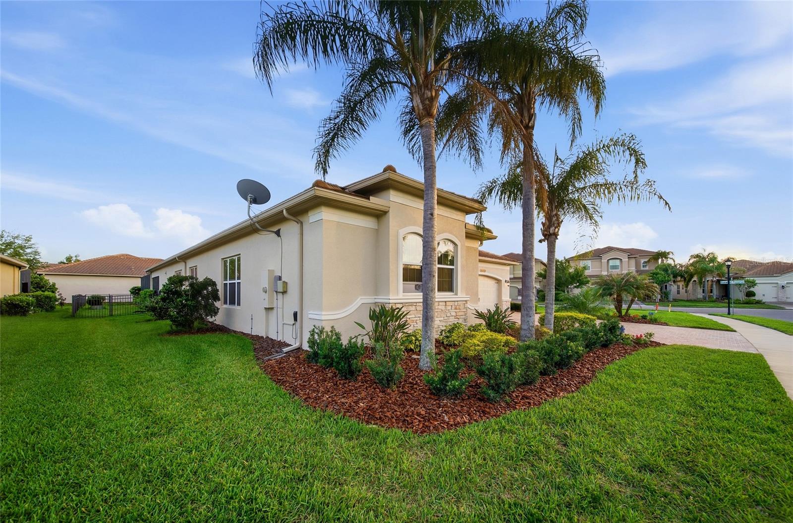 2420 COCO PALM CIR — photo 5