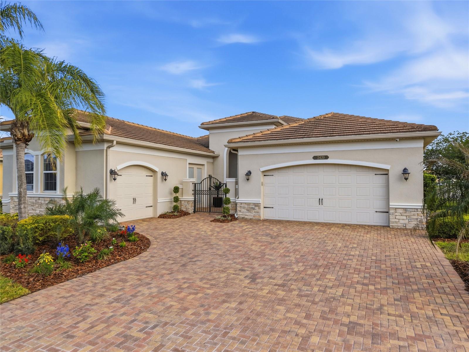 2420 COCO PALM CIR — photo 4