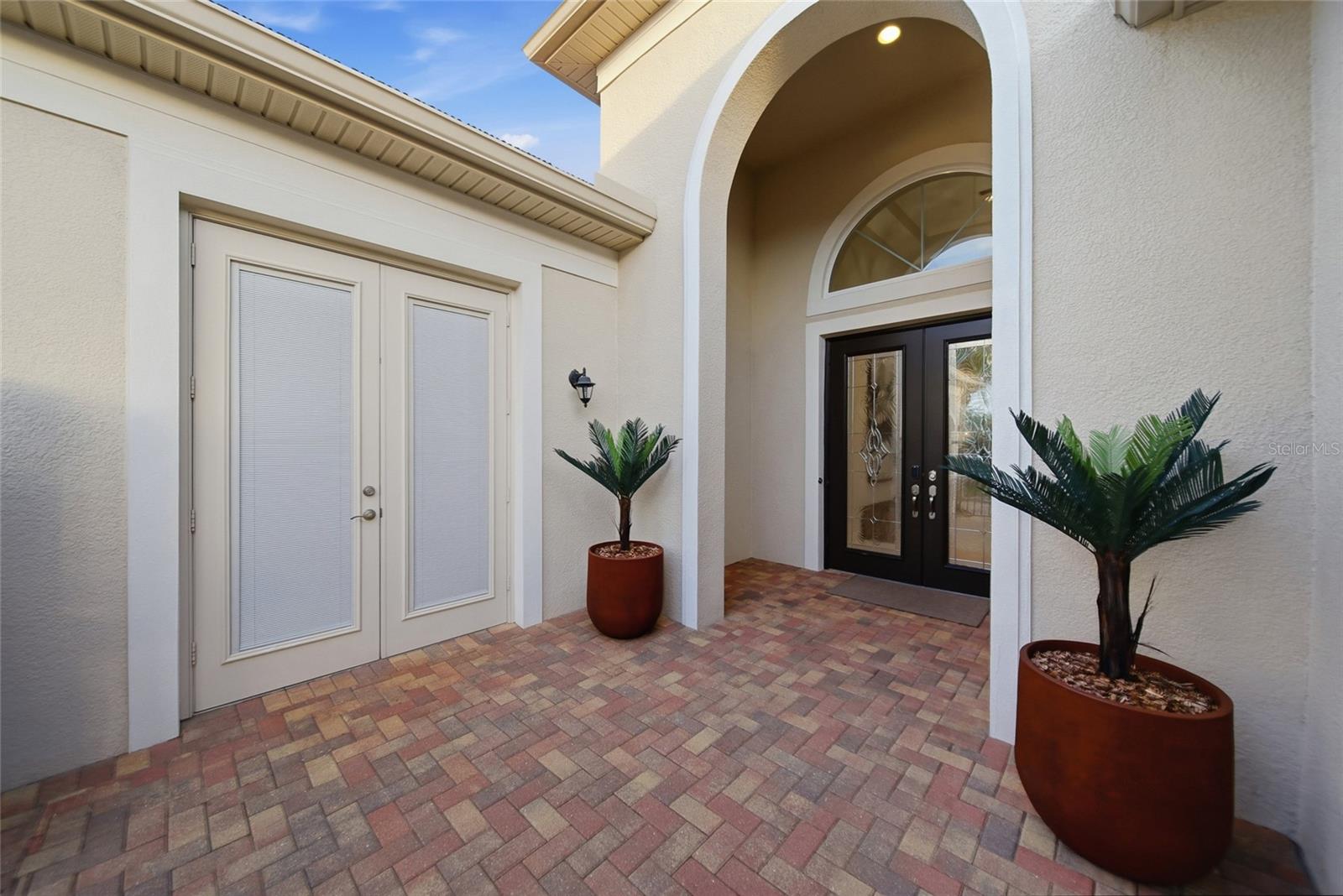 2420 COCO PALM CIR — photo 8