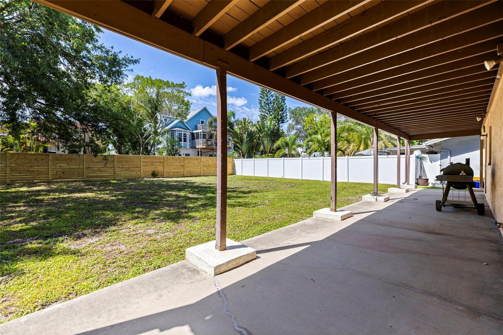 334 CROSSWINDS DR — photo 28
