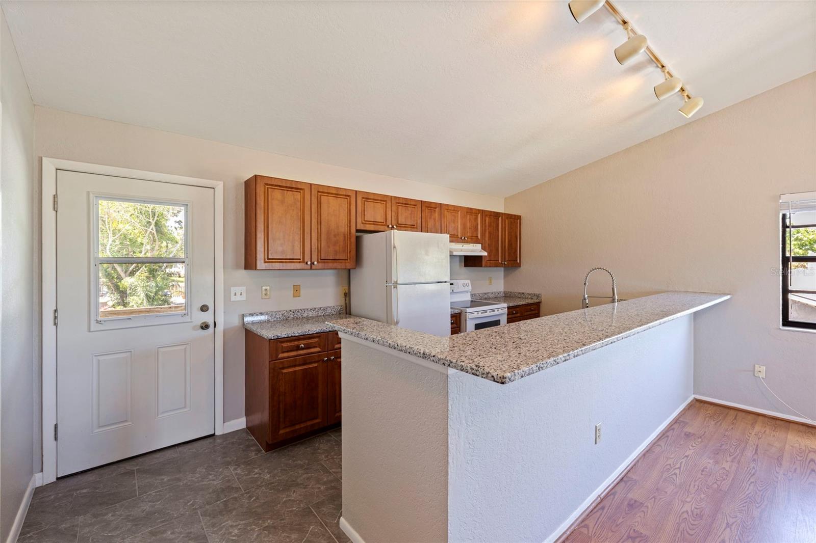 334 CROSSWINDS DR — photo 7
