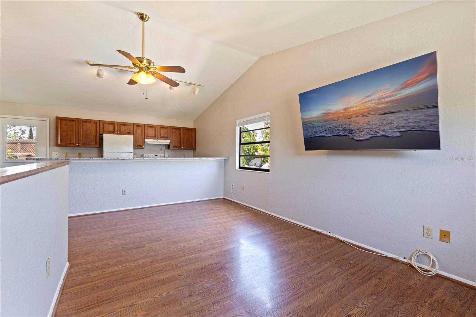 334 CROSSWINDS DR — photo 2