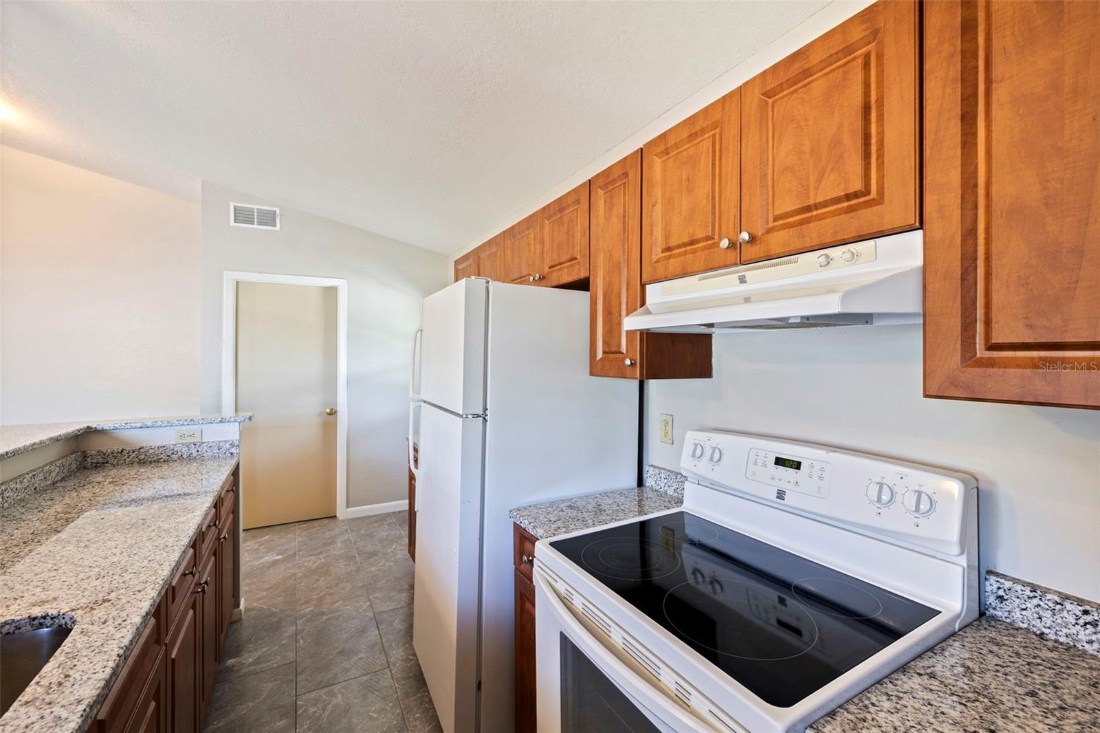 334 CROSSWINDS DR — photo 9