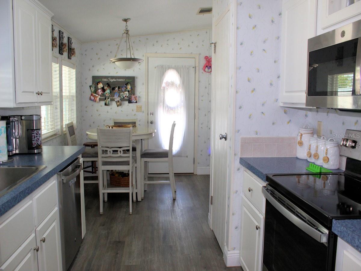 64 THATCH PALM ST W — photo 2