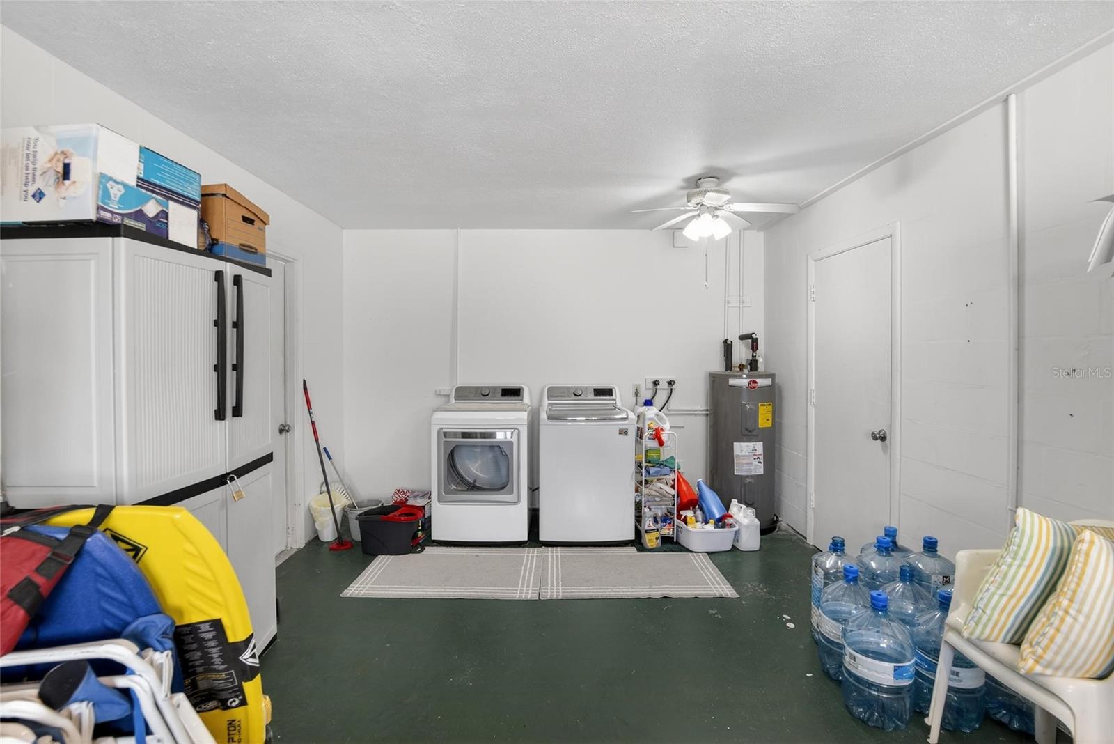 809 OAKMONT AVE — photo 28