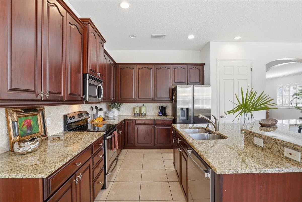 5809 LEXINGTON DR — photo 13