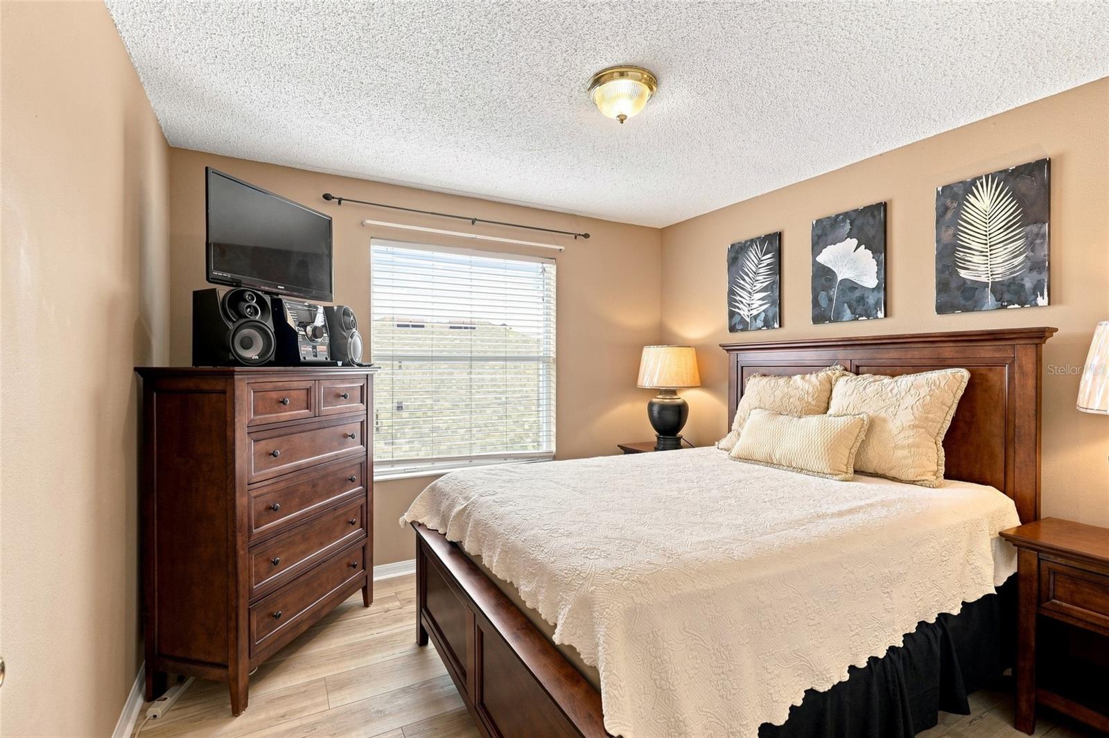 10526 BENEVA DR — photo 29