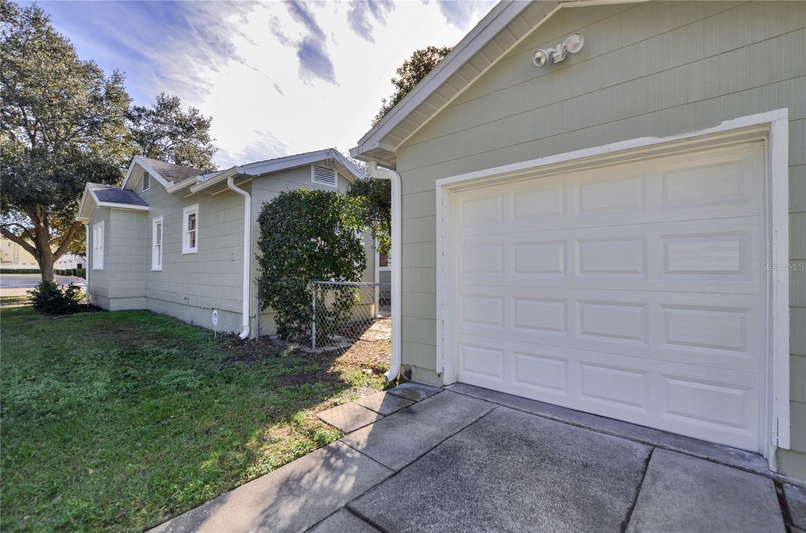 301 S AUDUBON AVE — photo 9