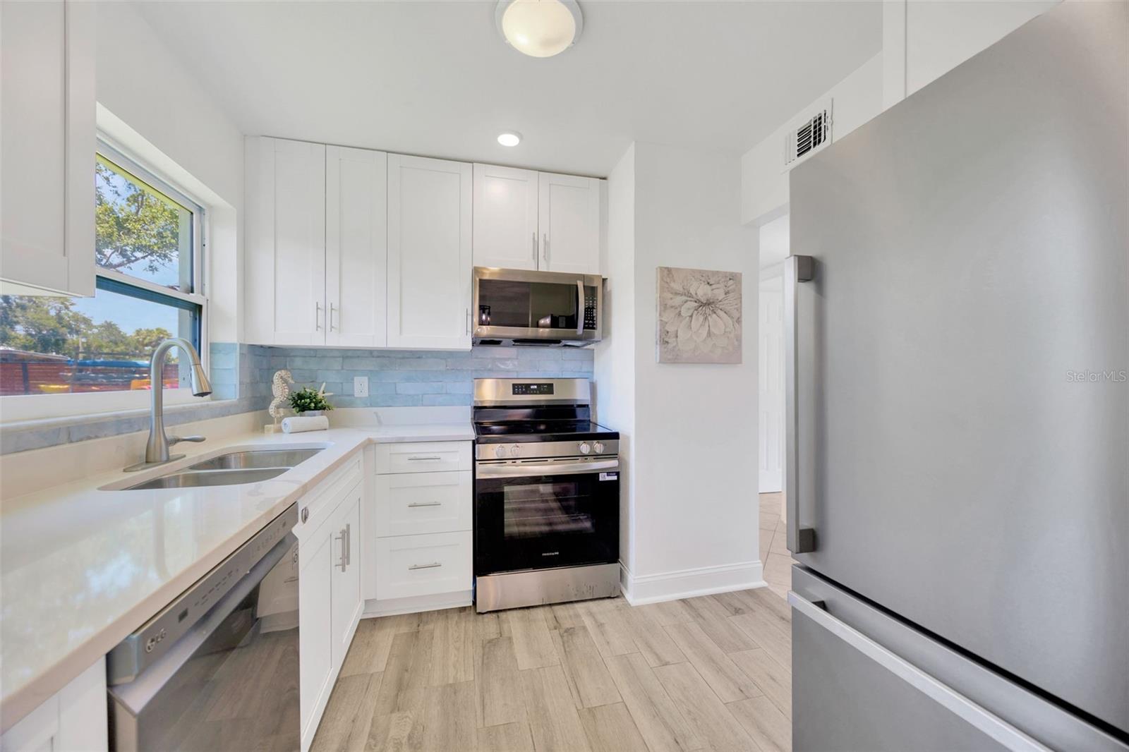 9935 RIVER DR — photo 10