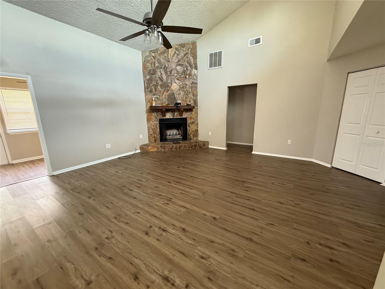 712 HAZY MEADOW CT — photo 8