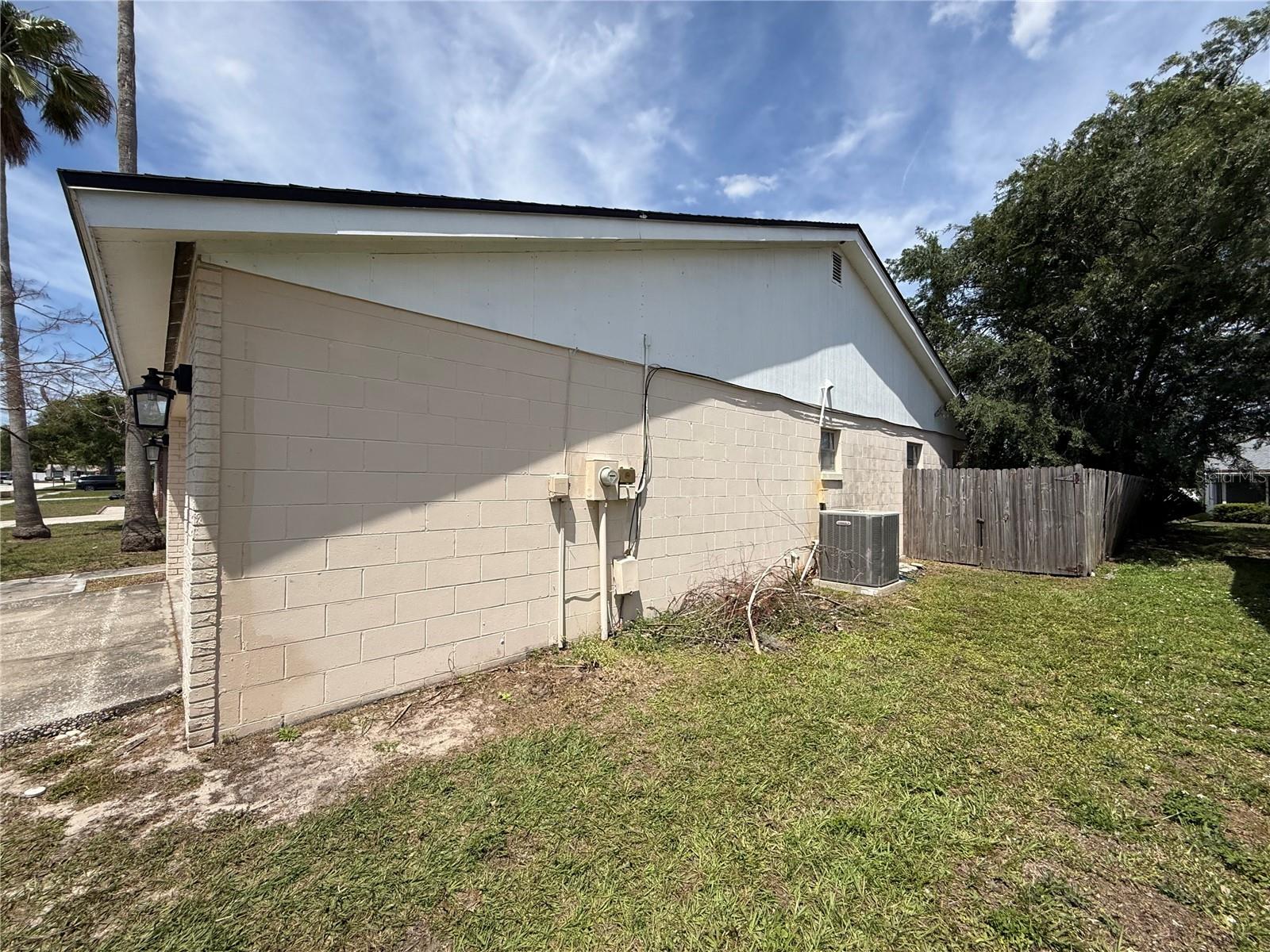 712 HAZY MEADOW CT — photo 2