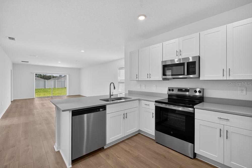 12219 TEMPEST LN — photo 10