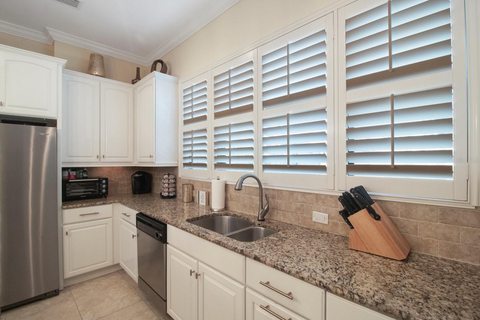 4884 YACHT CLUB DR — photo 10