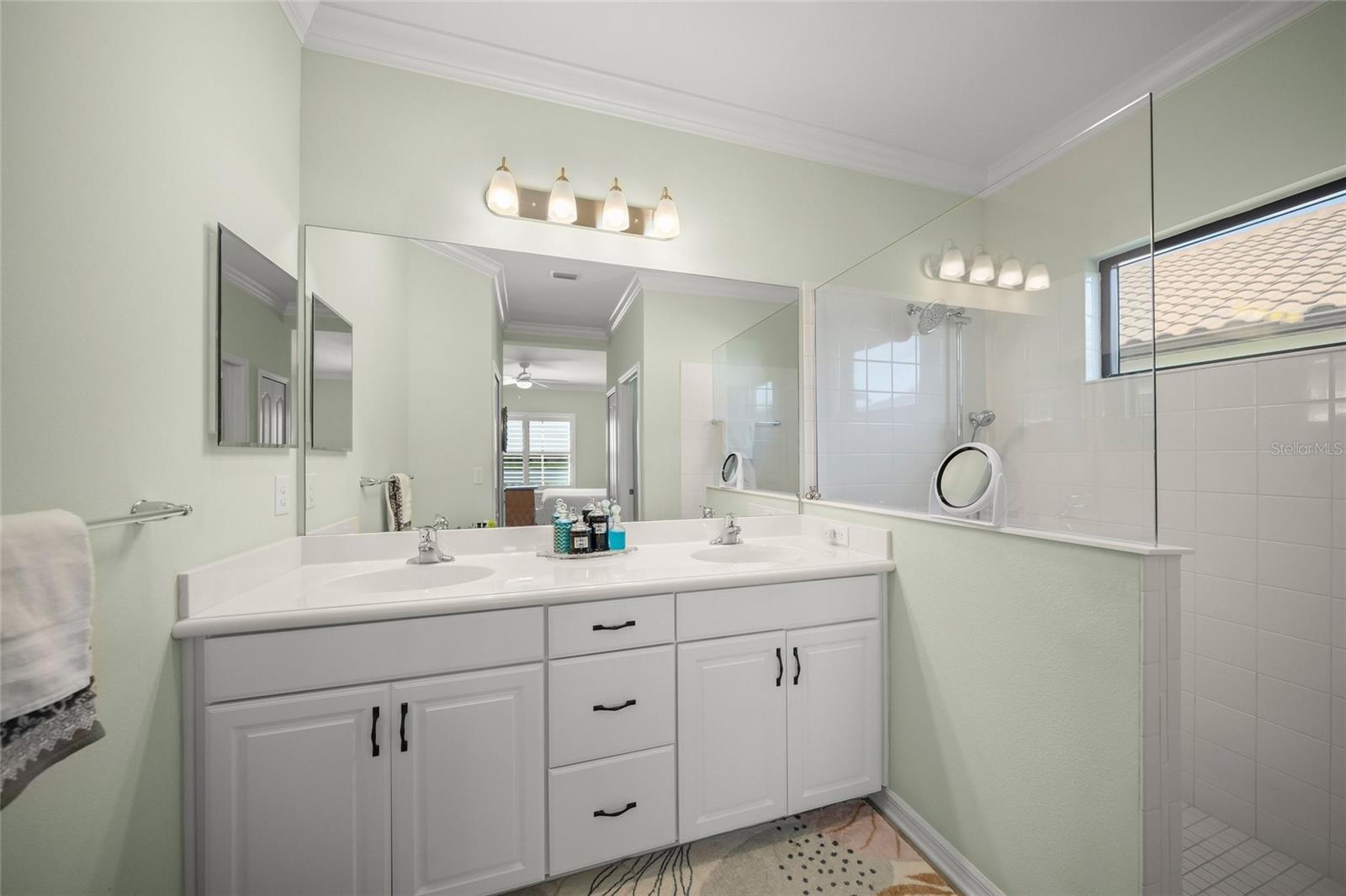 215 CASSANO DR — photo 34