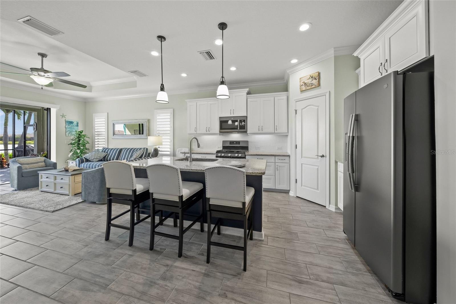 215 CASSANO DR — photo 18