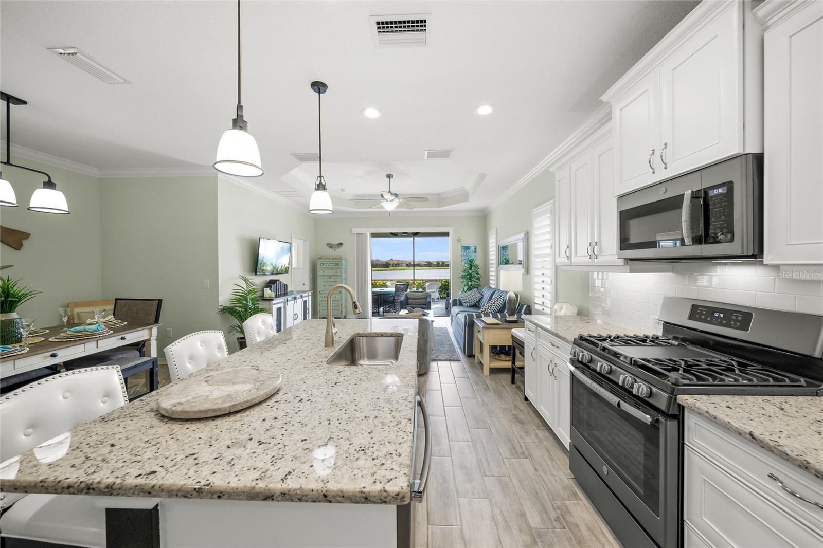 215 CASSANO DR — photo 20