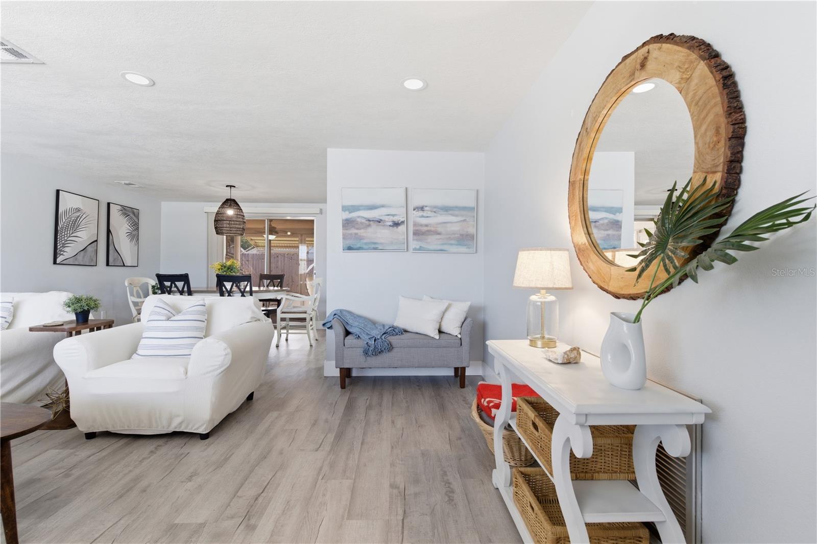 7608 SUE ELLEN DR — photo 4