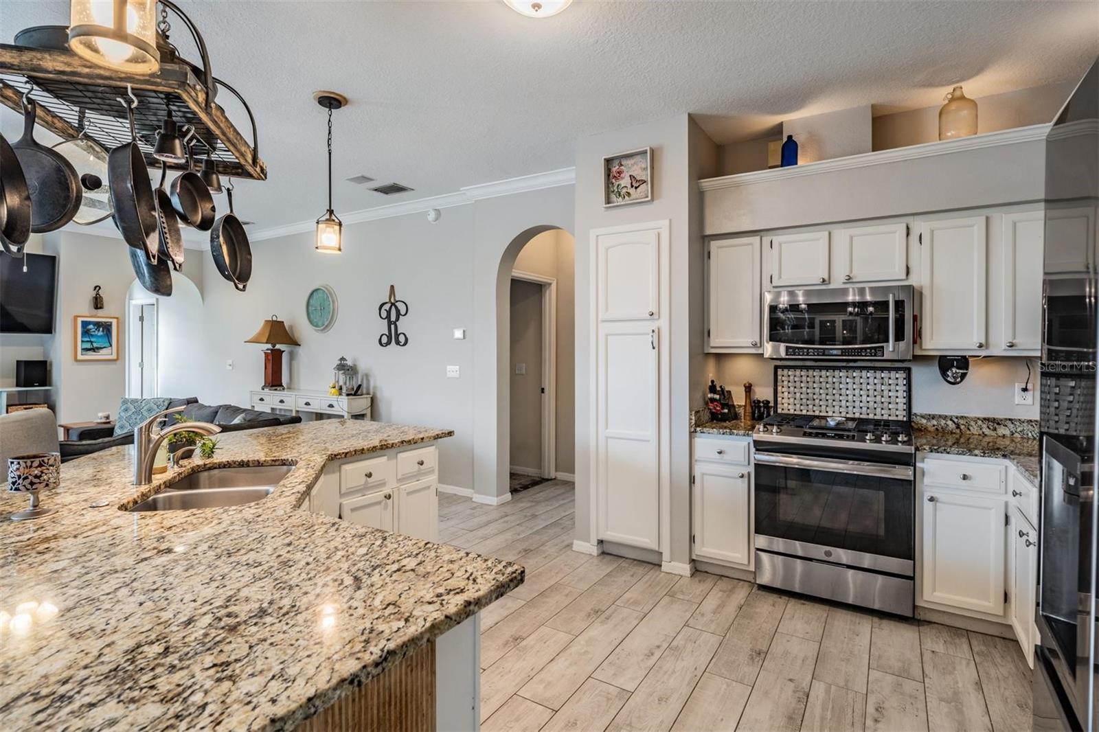 15922 MUIRFIELD DR — photo 35