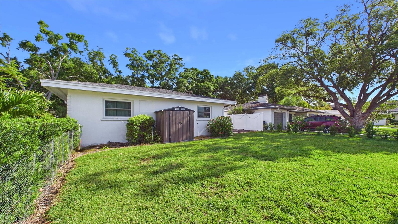 101 N MERCURY AVE — photo 45