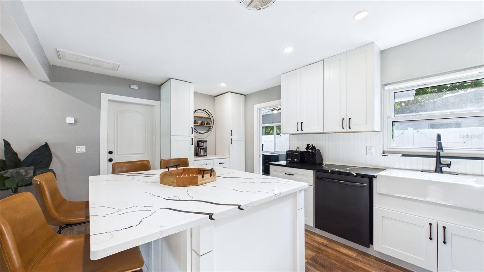 101 N MERCURY AVE — photo 14