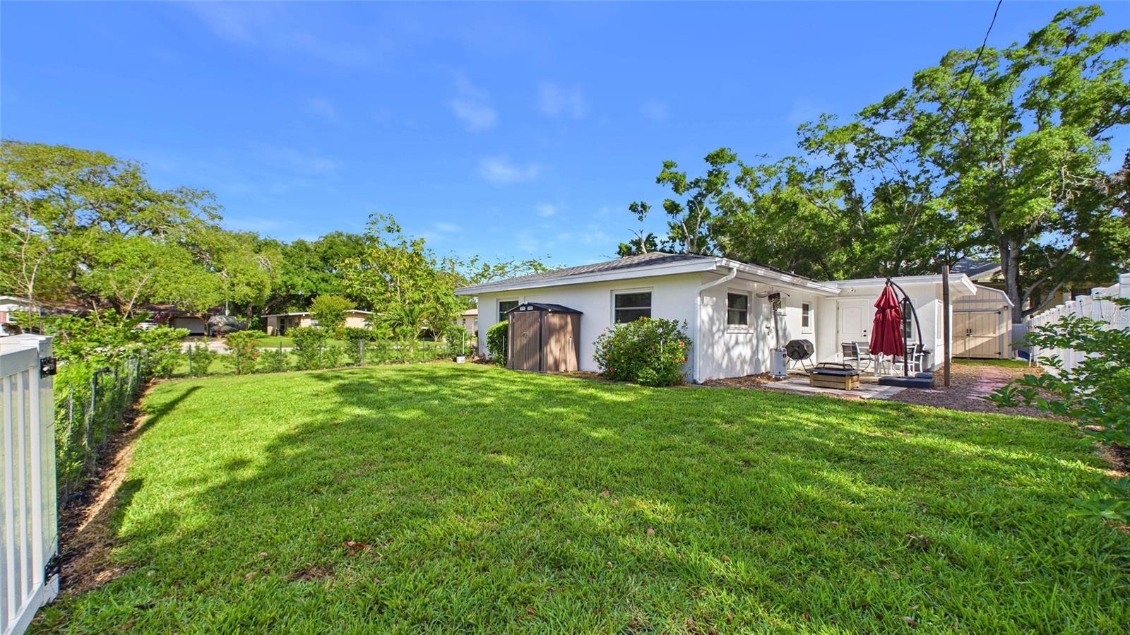 101 N MERCURY AVE — photo 44
