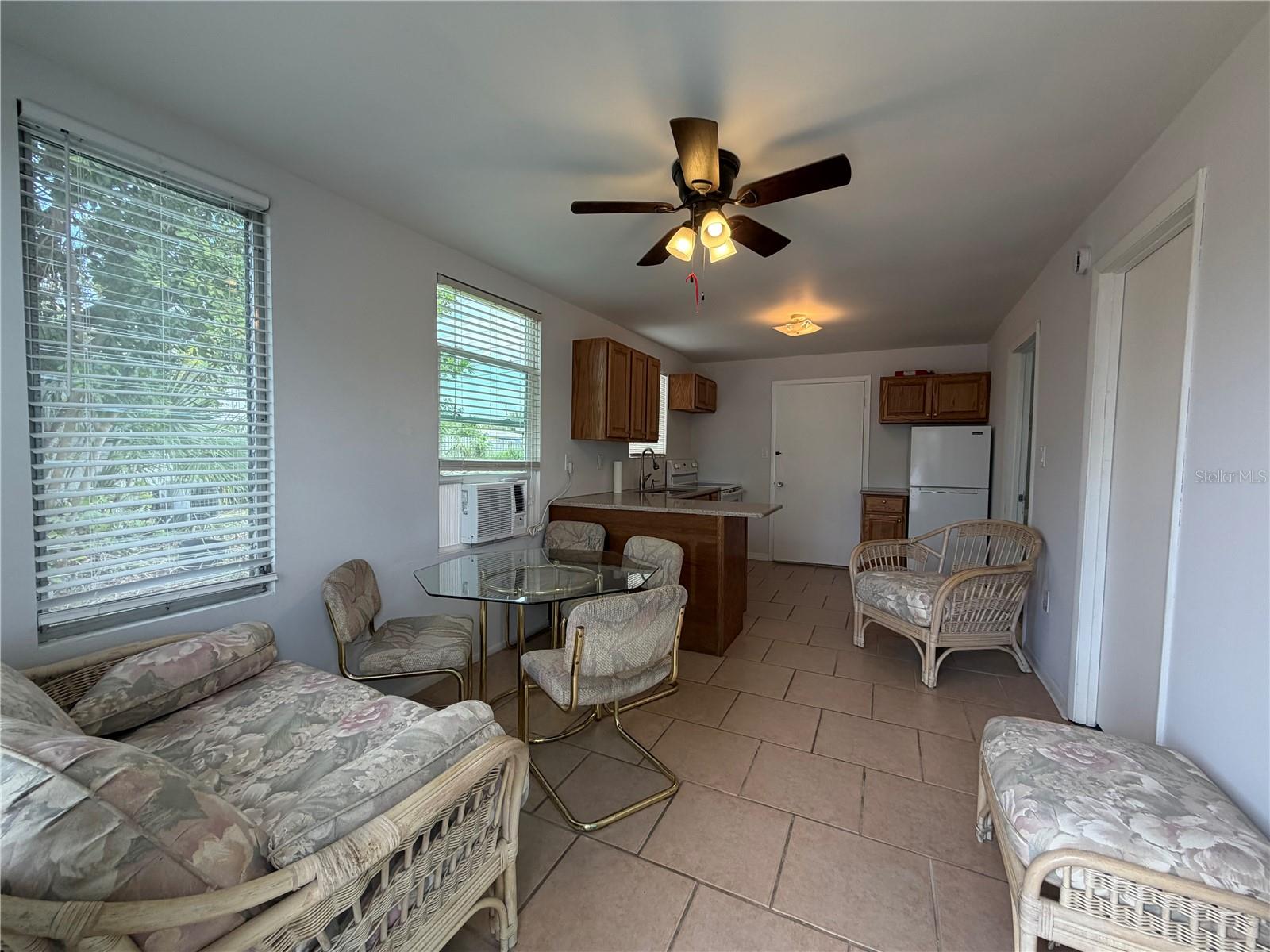 8513 HERBISON AVE — photo 2