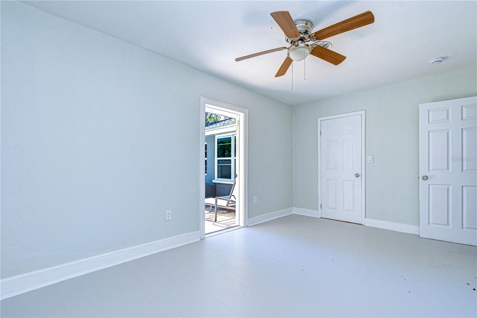 909 HART ST — photo 39