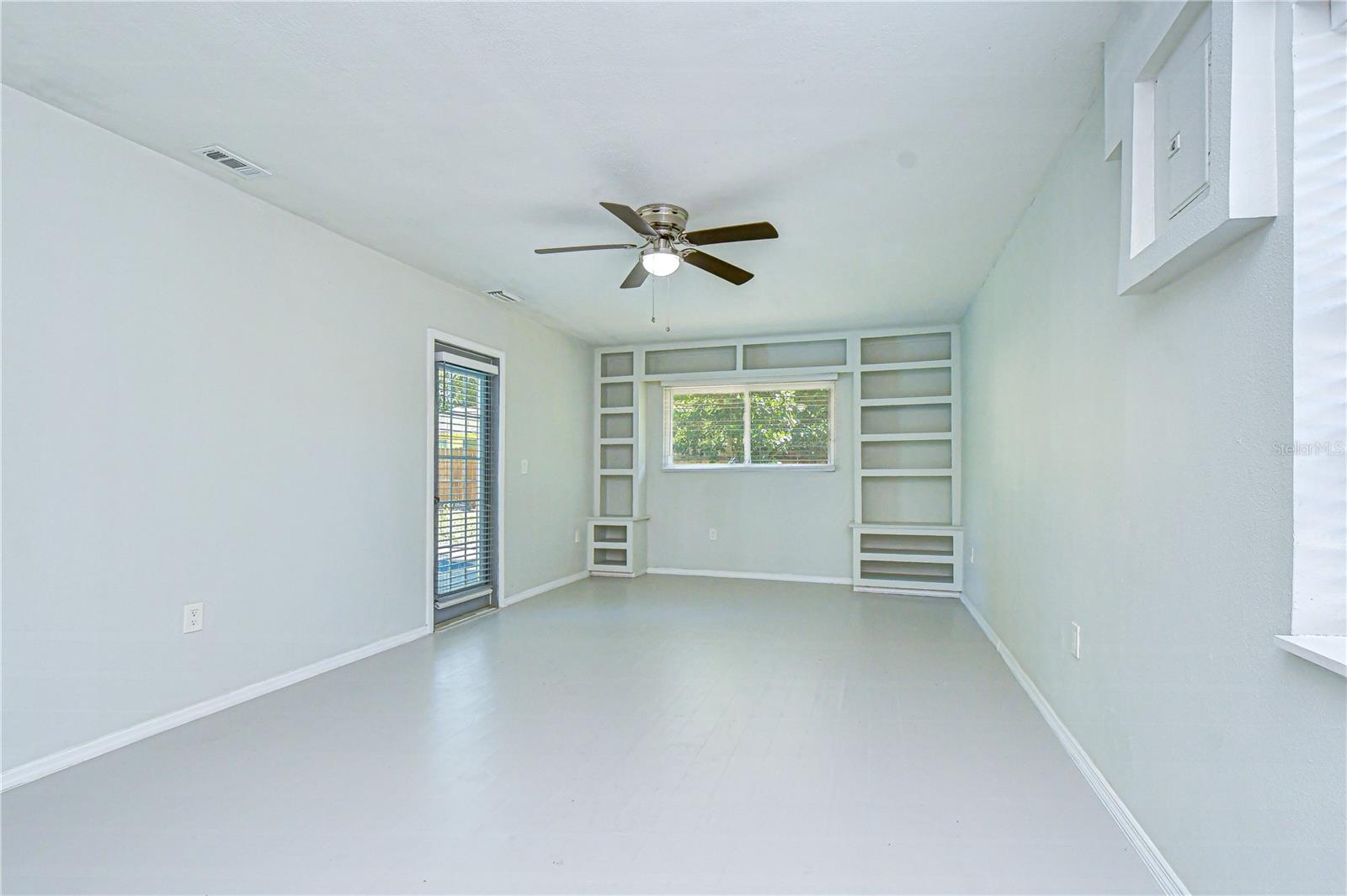 909 HART ST — photo 59