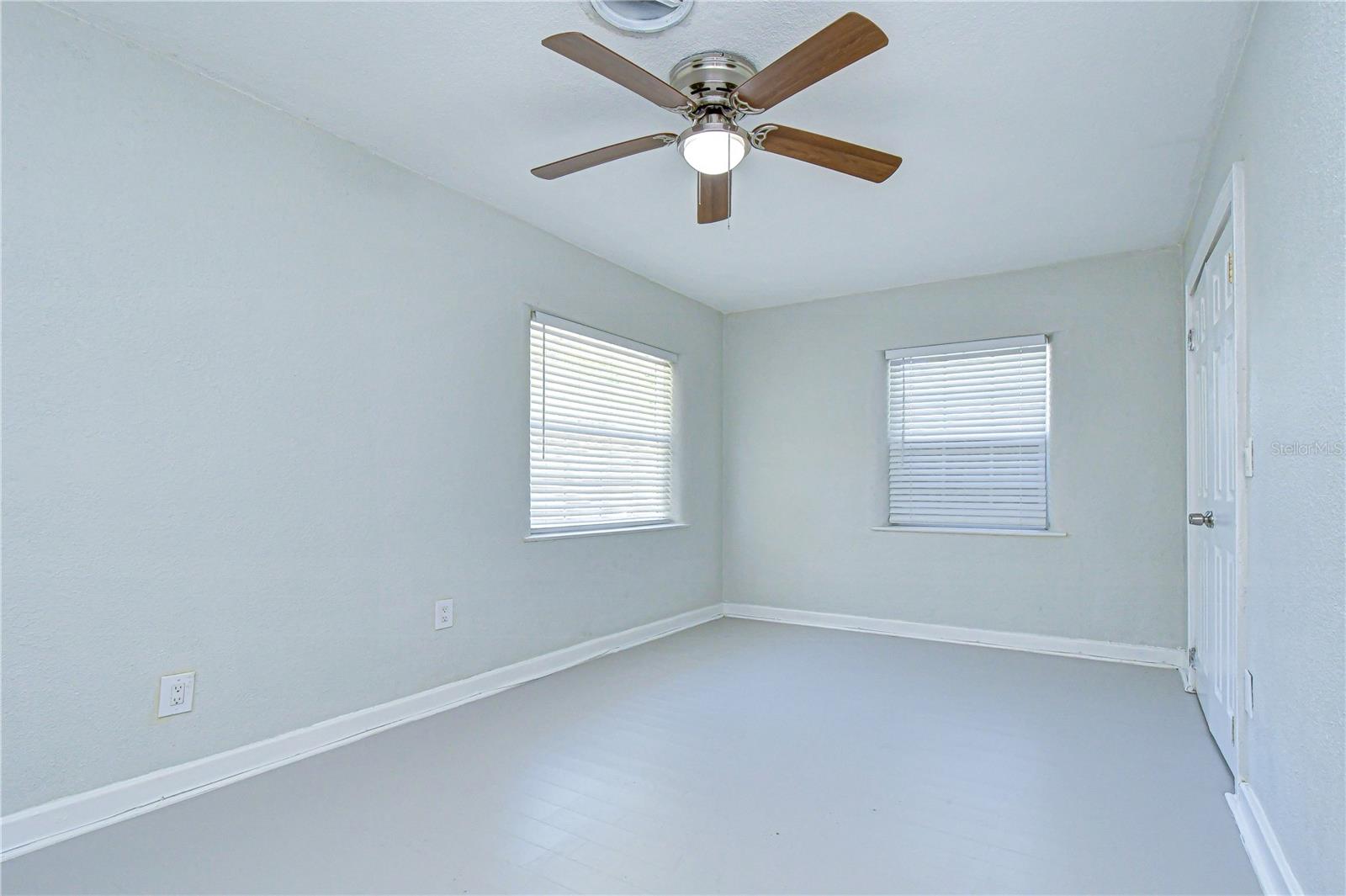 909 HART ST — photo 42