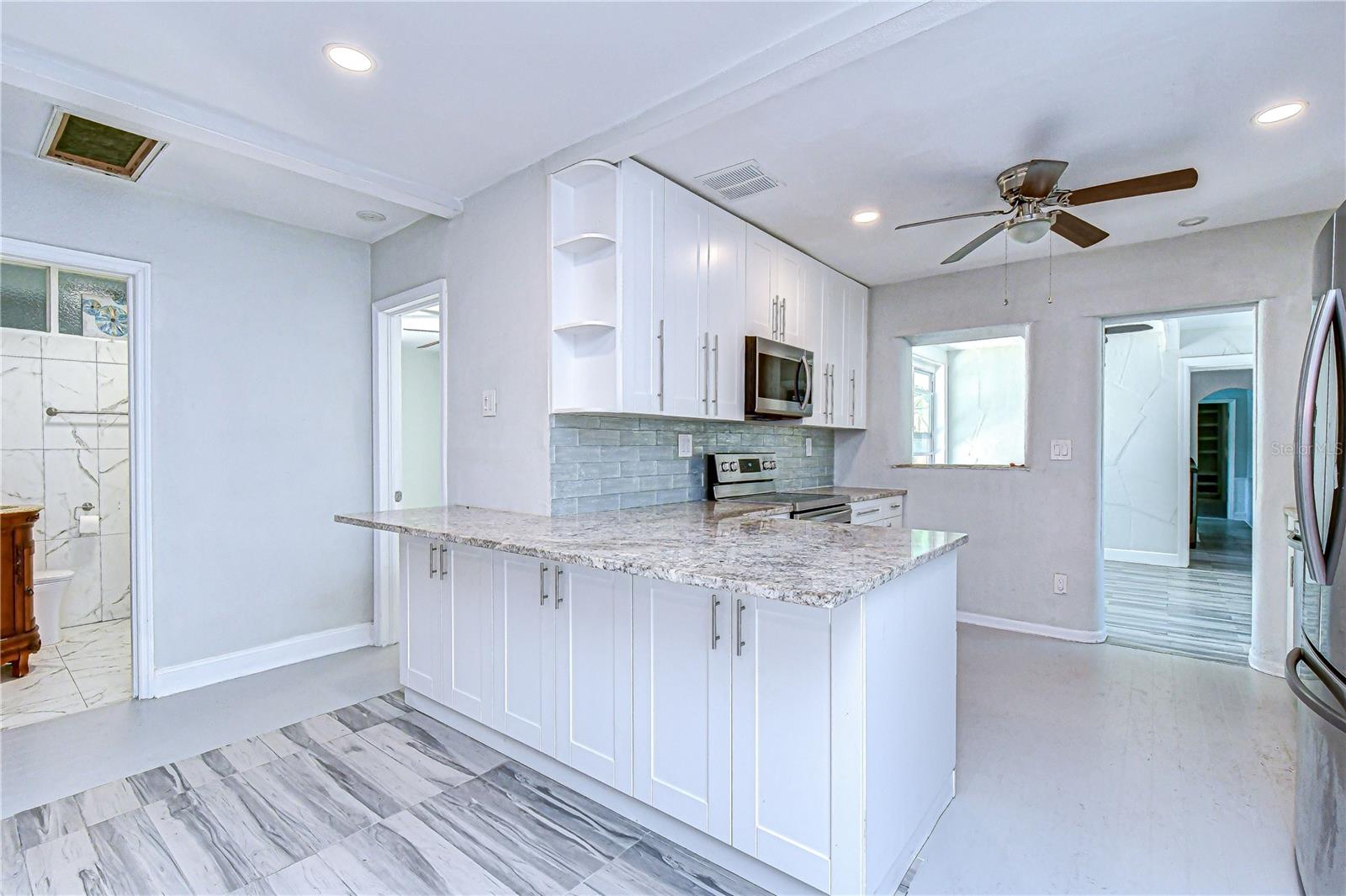 909 HART ST — photo 24