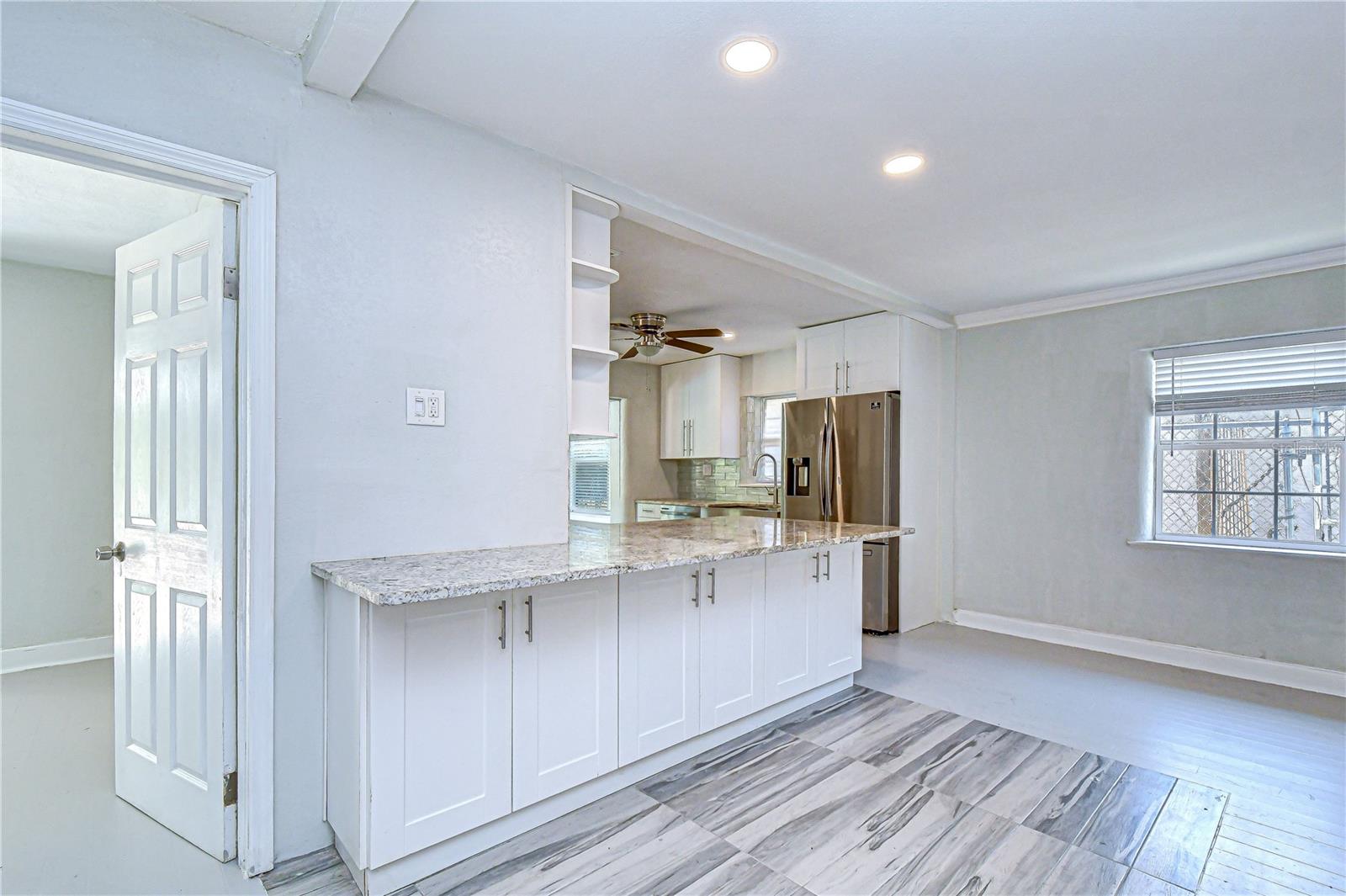 909 HART ST — photo 25