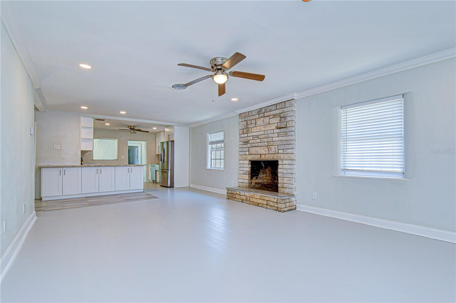 909 HART ST — photo 20