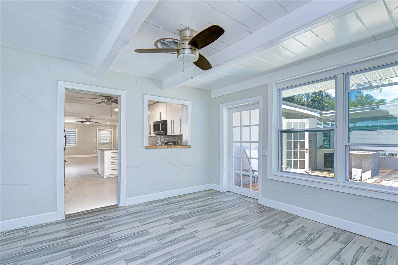 909 HART ST — photo 33