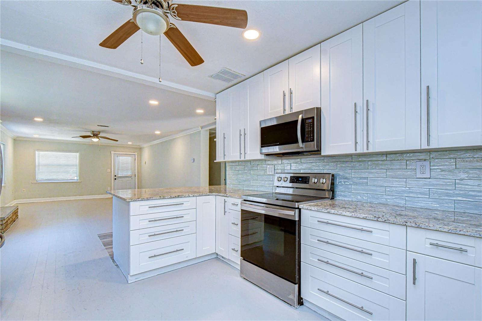 909 HART ST — photo 30