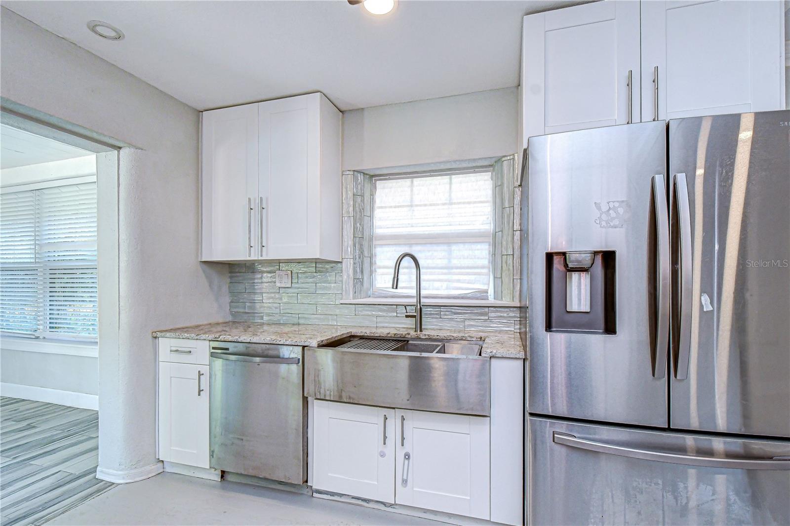 909 HART ST — photo 28