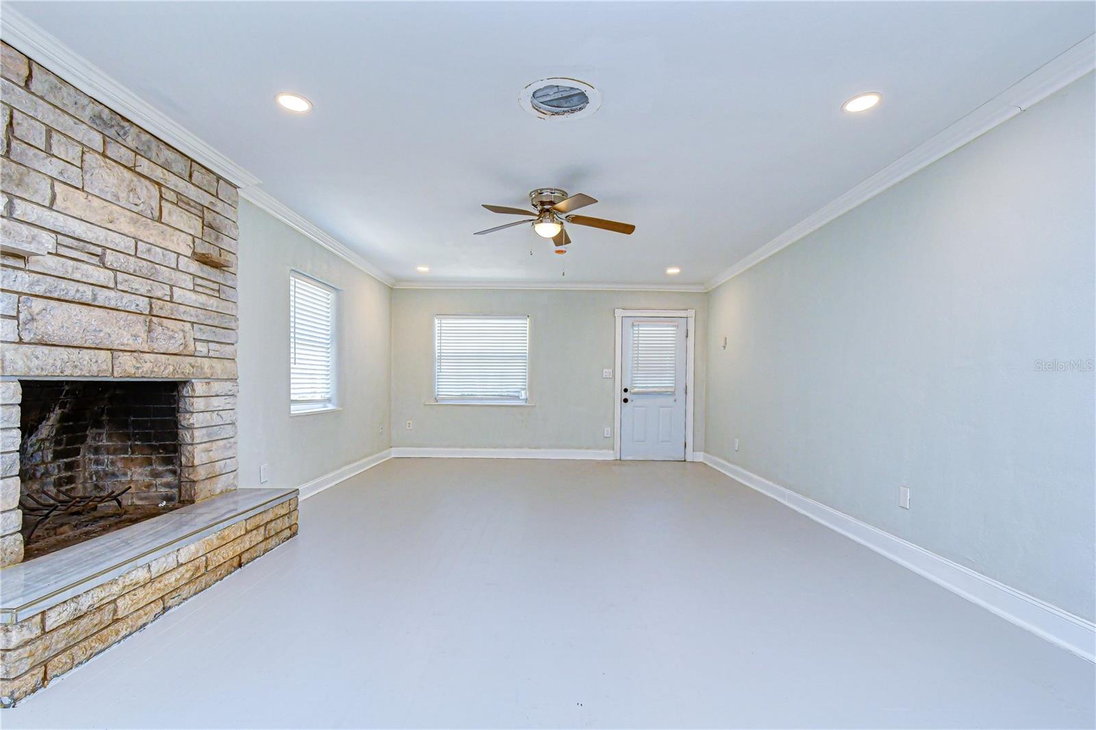 909 HART ST — photo 15