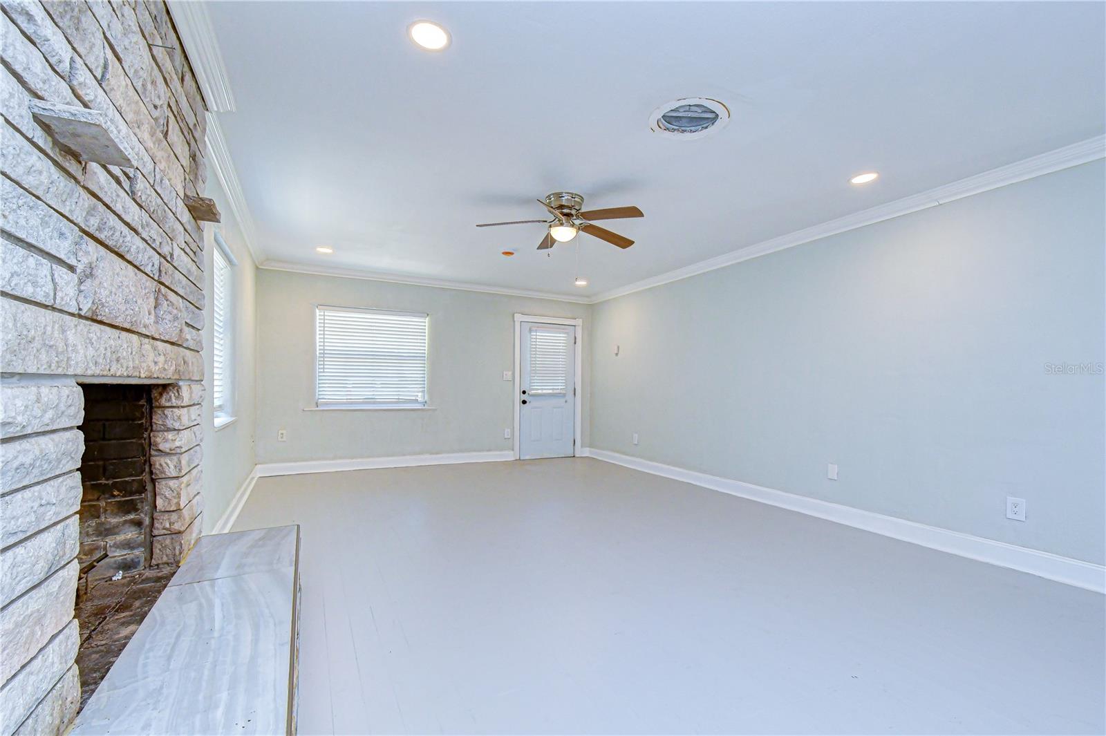 909 HART ST — photo 16