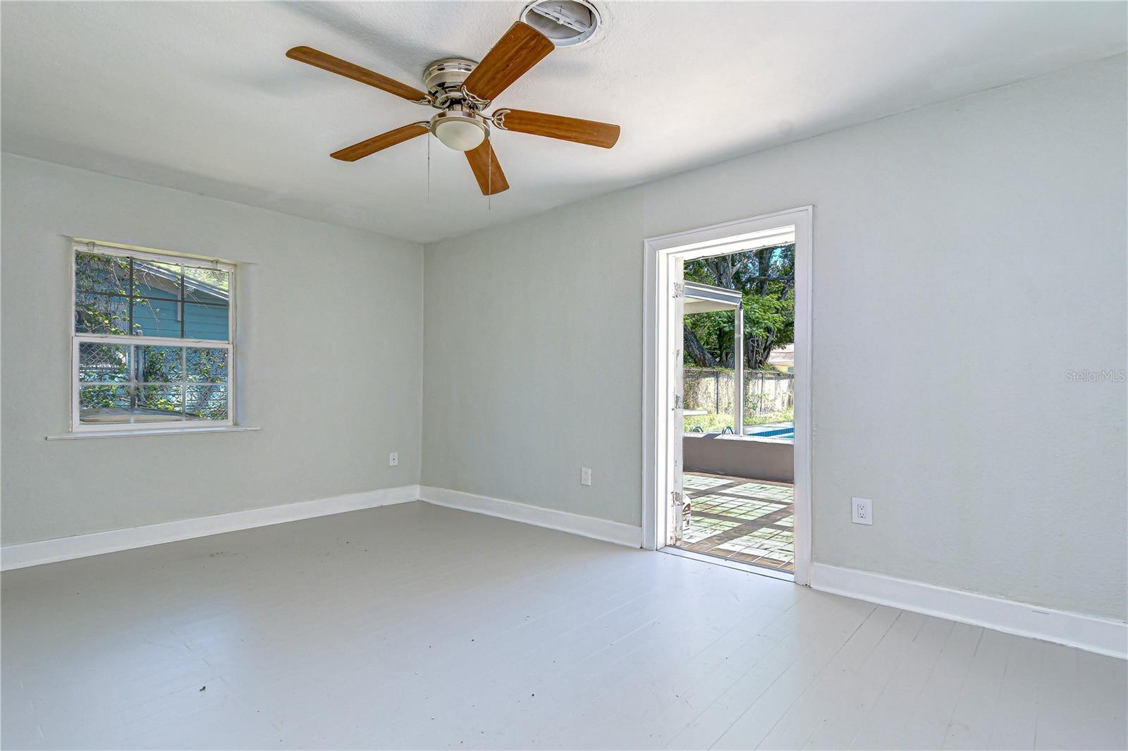 909 HART ST — photo 36