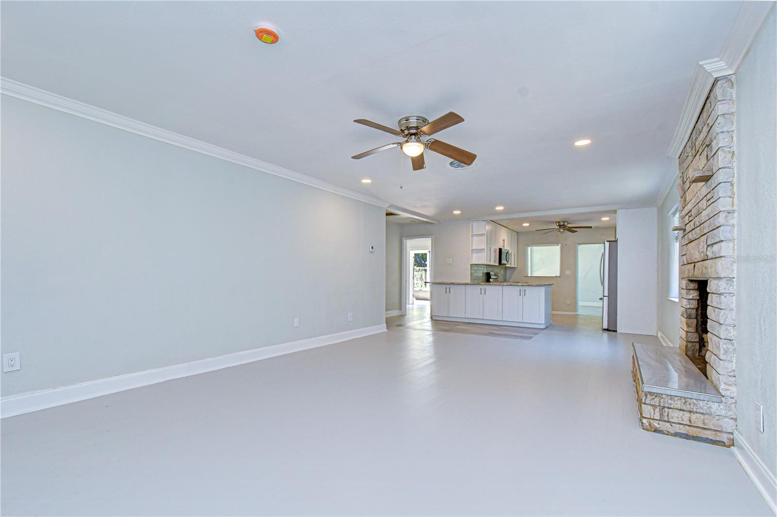 909 HART ST — photo 17