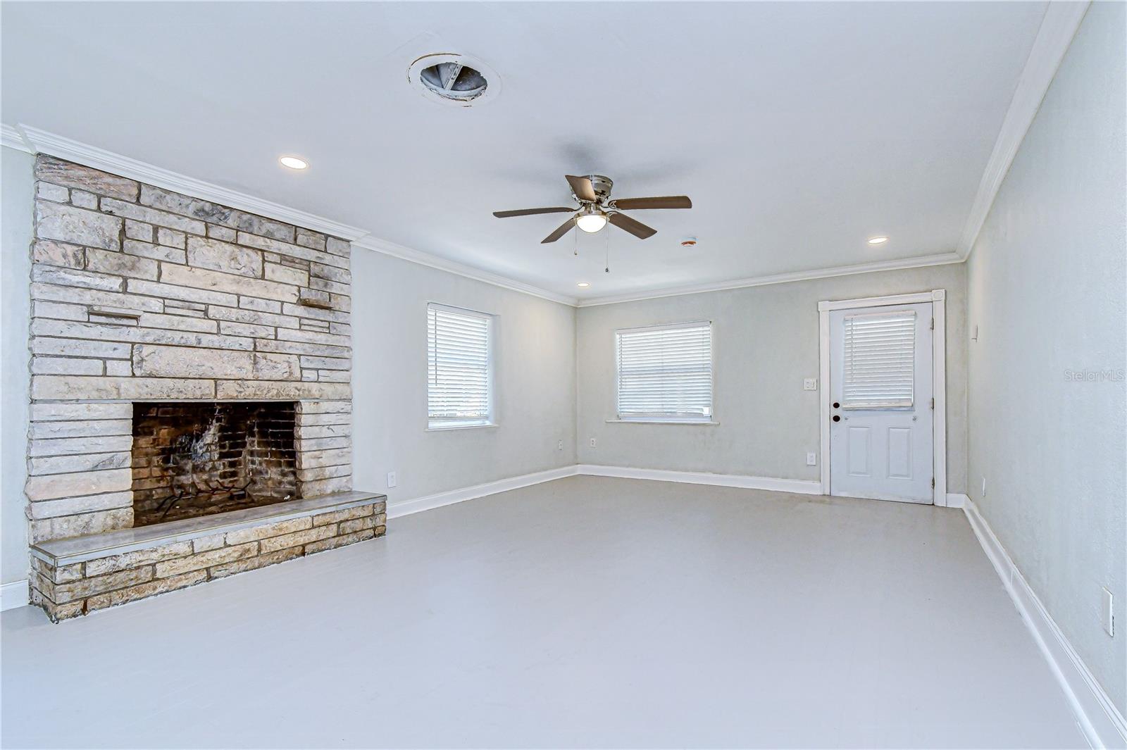 909 HART ST — photo 14