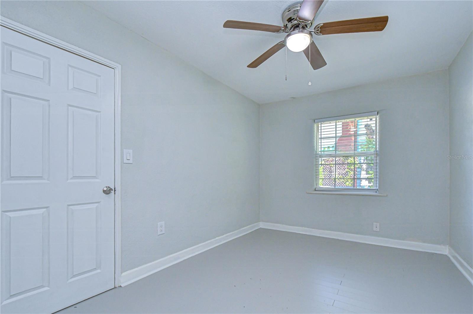 909 HART ST — photo 40