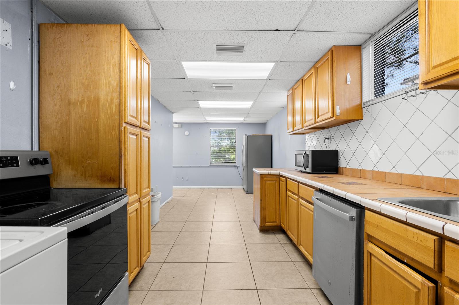 110 N LINCOLN AVE — photo 23
