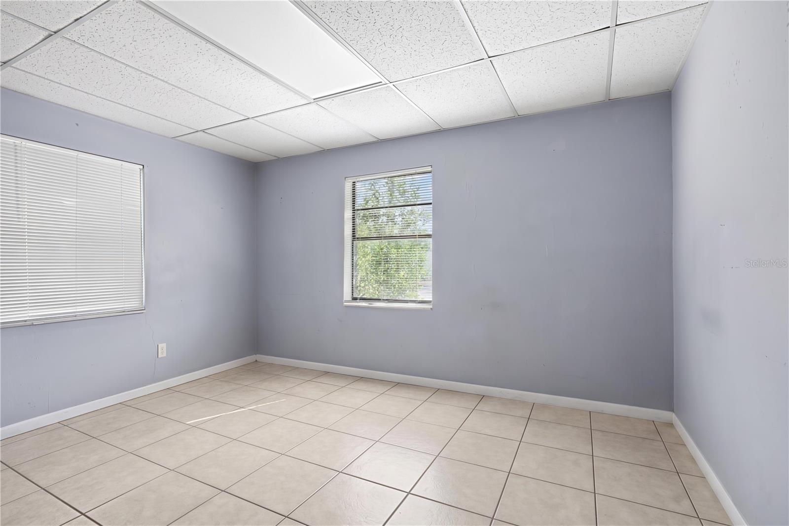 110 N LINCOLN AVE — photo 45
