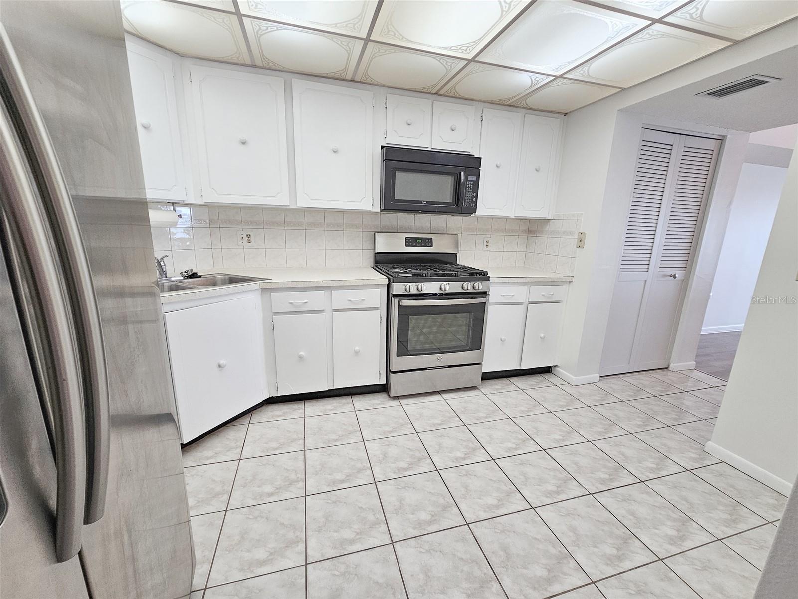 5980 SHORE BLVD S #405 — photo 3