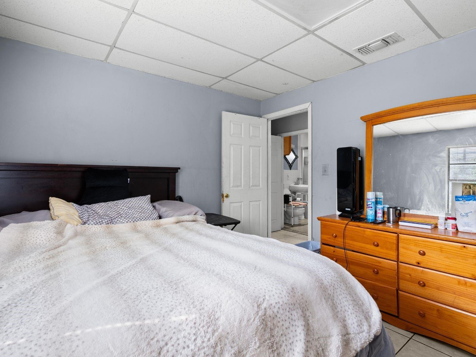110 N LINCOLN AVE — photo 47